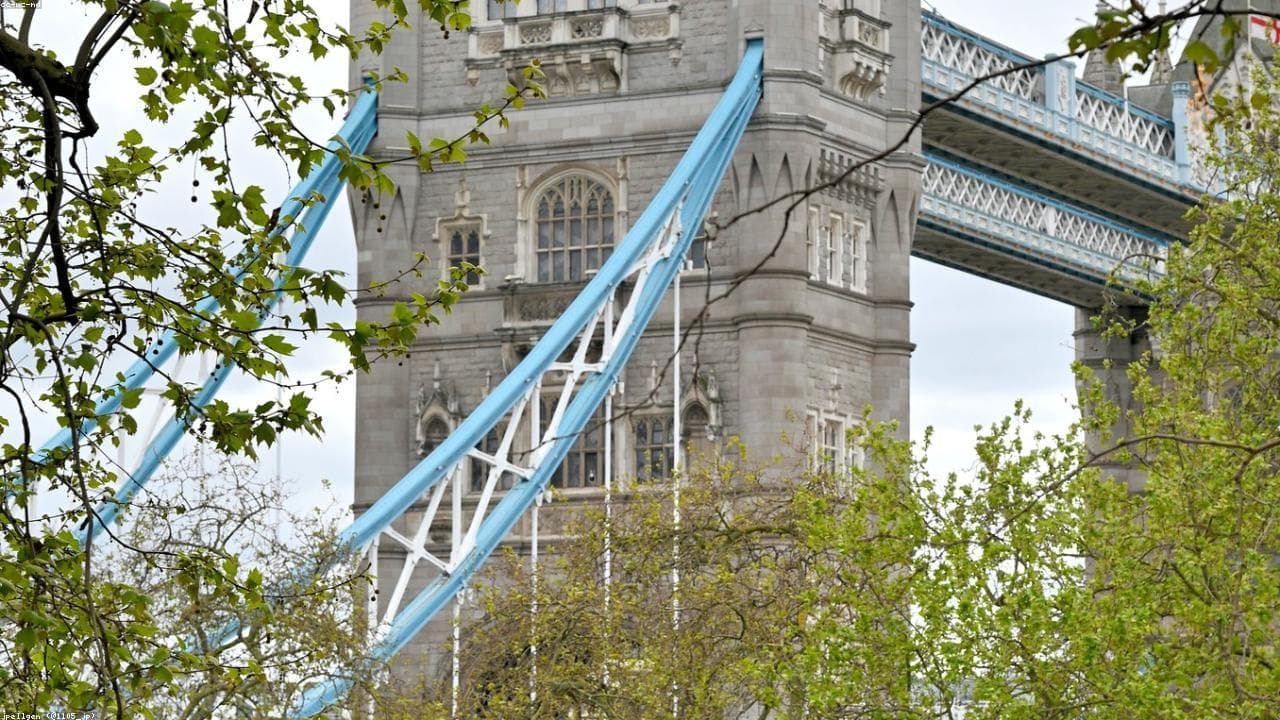 Tower Bridge ונהר התמזה בשעת שקיעה